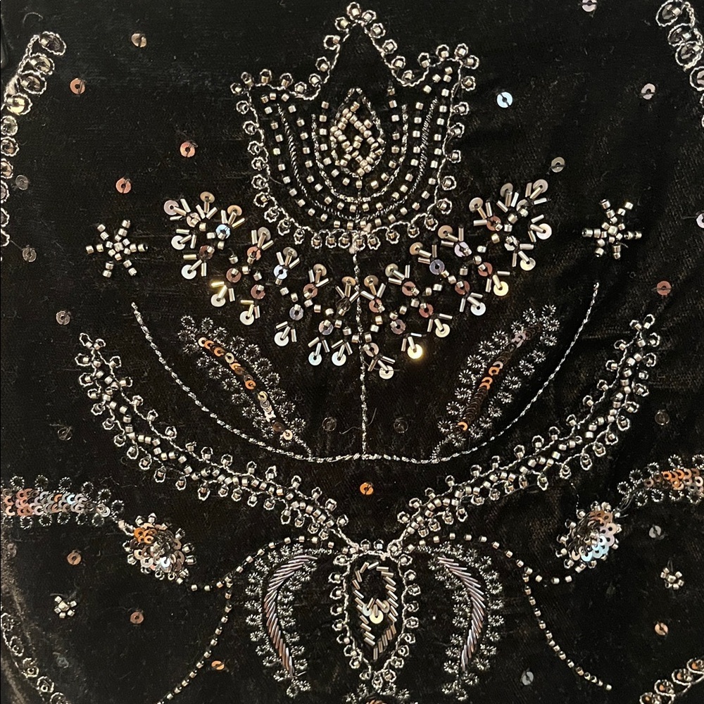 NEW ZARA EMBROIDERED VELVET SKIRT SIZE S
🚨 NO DISCOUNT ON THIS SKIRT - Picture 9 of 9